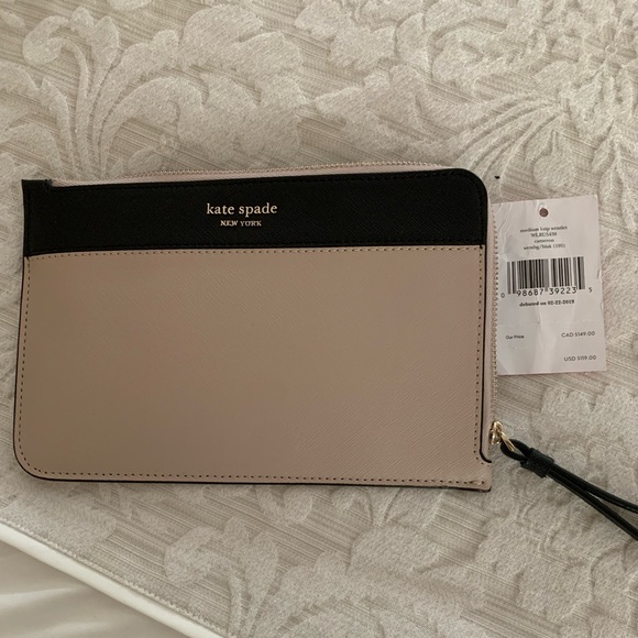 kate spade Handbags - Kate Spade wristlet